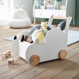 Thùng xe đựng được nhiều đồ chơi